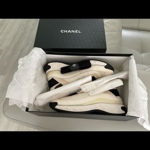 Chanel sneakers white & black & gold CC 38